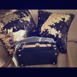 Isabelle Vegan leather purse